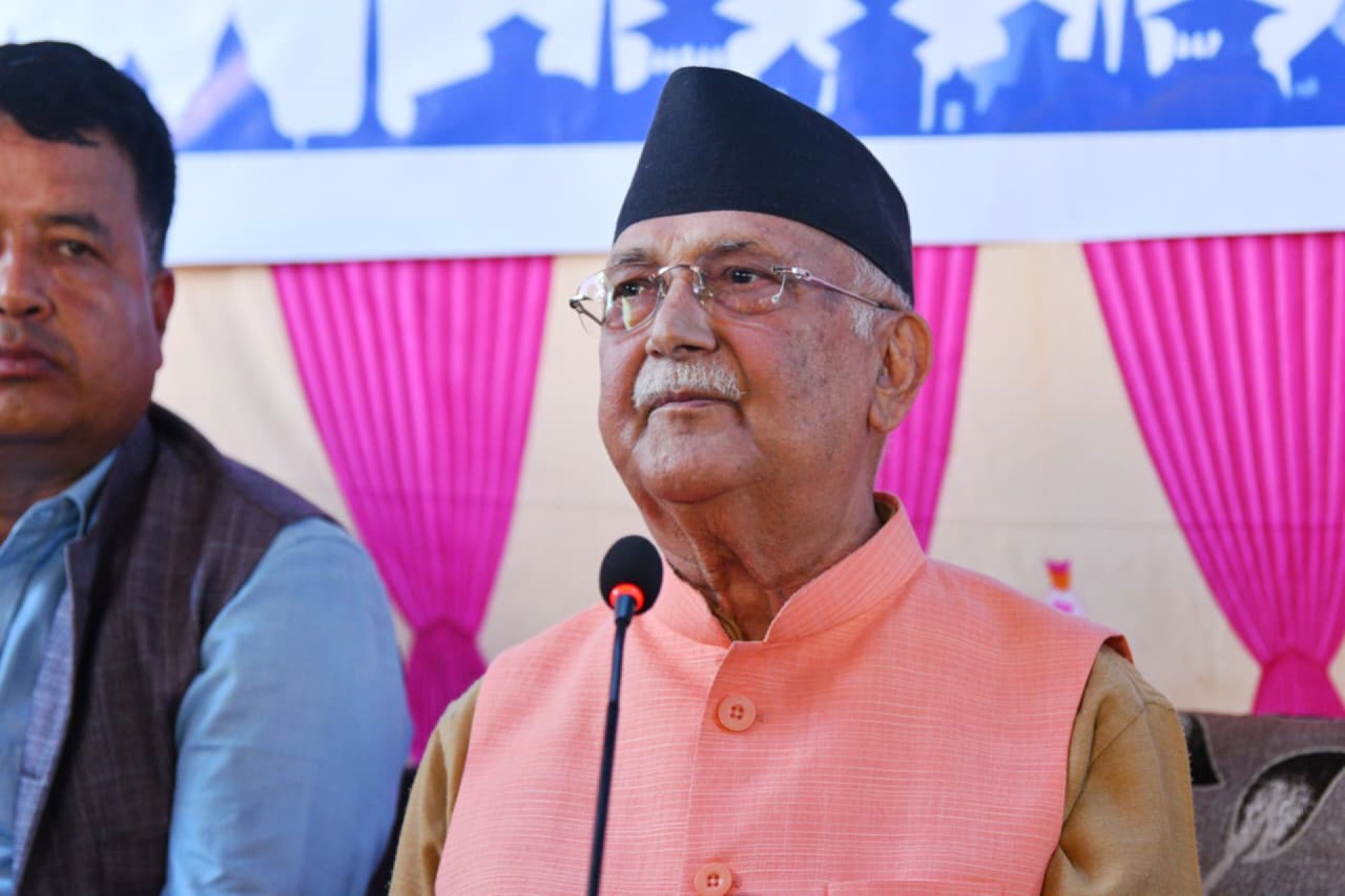 ओलीको प्रश्न : ‘हाहु’ गरेको सरकारलाई देश जिम्मा लगाएर हामी विदेश भाग्छौं ?